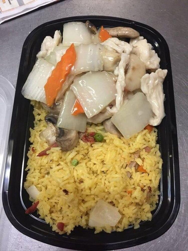 C13. Moo Goo Gai Pan